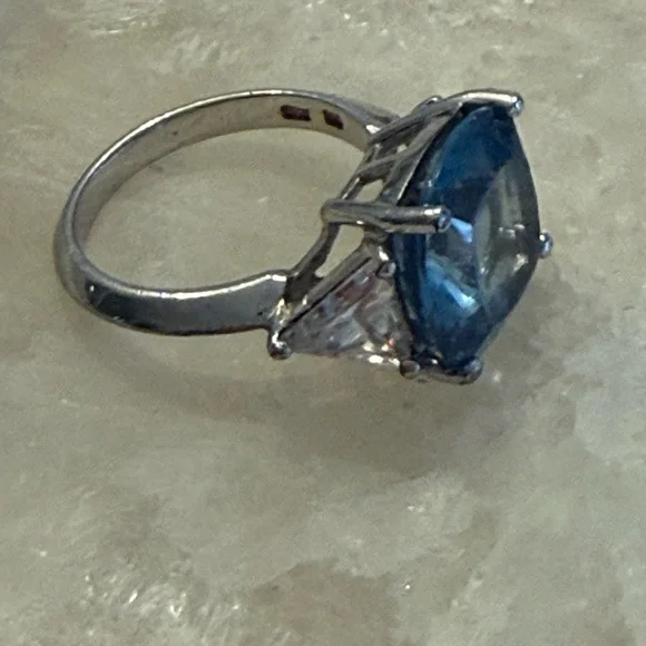 HP 🎉 Blue topaz ring size 5 - Picture 15 of 16